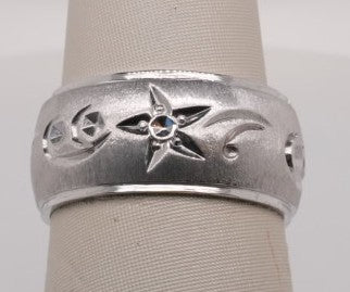 14K WG WIDE ENGRAVED BANS SIZE 7.5