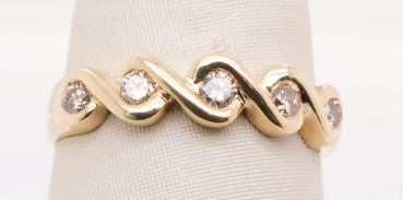 LADIES 14K YG 5 STONE  DIAMOND  RING
