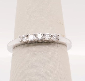 LADIES 10K WG 0.30 5 DIAMOND BAND