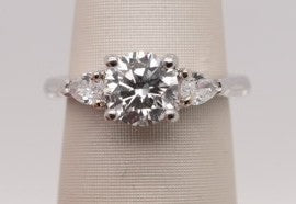 PLATINUM RING RD CENTER 1.01CT VSI/I WITH PEAR SIDES 0.25CTW VS1/GH GI
